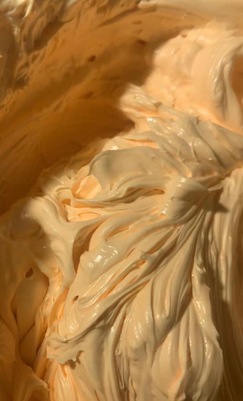 A rich body butter lotion that combines the essence of harvest spices for soft, supple skin