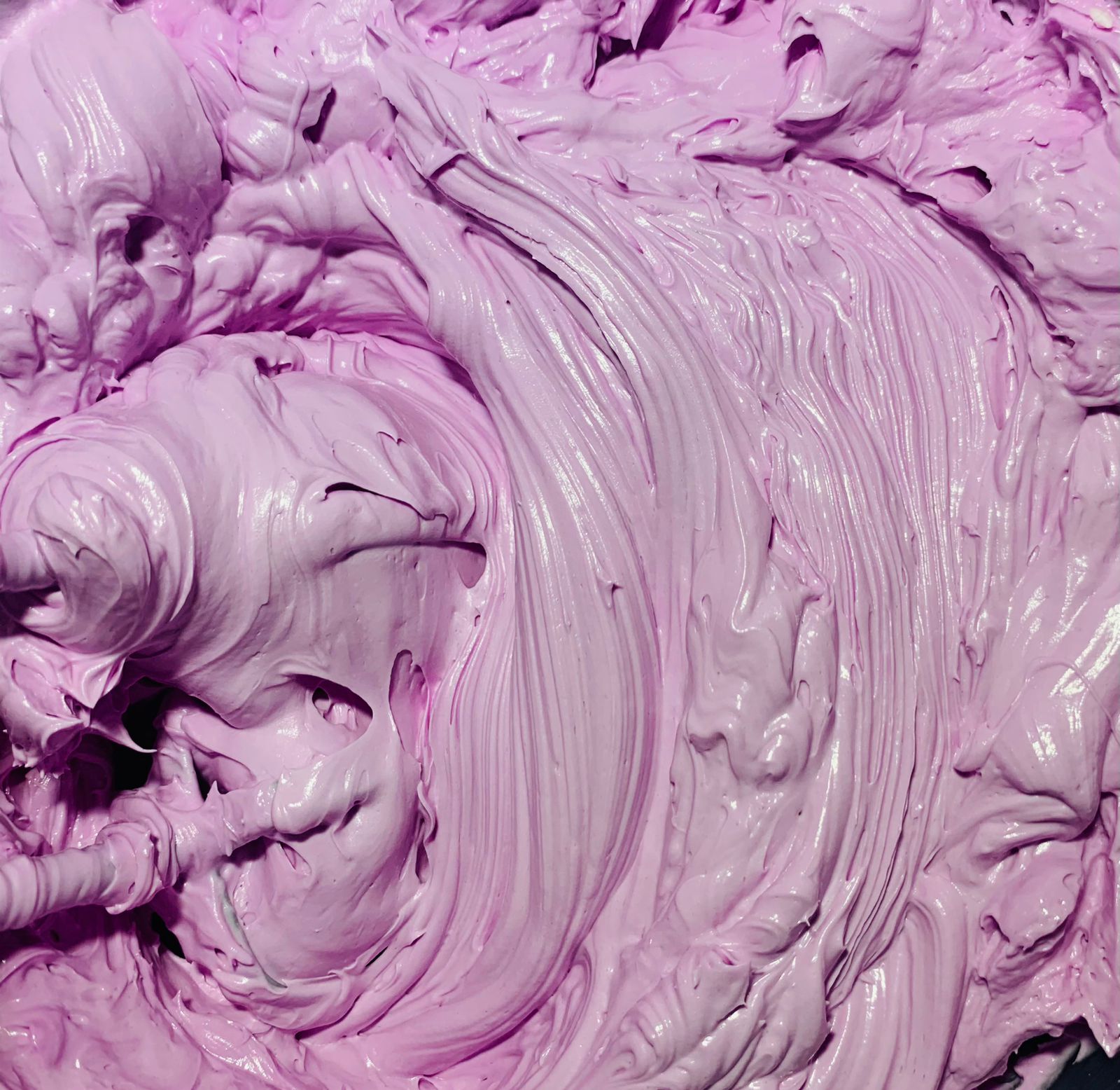  “Luxurious whipped body butter with berry extracts, perfect lotion for moisturizing skin.”